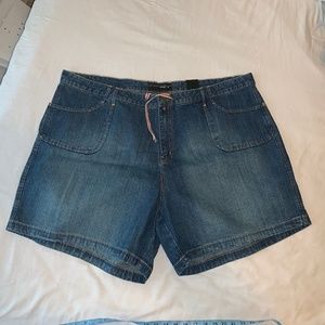 Venezia denim shorts size 28